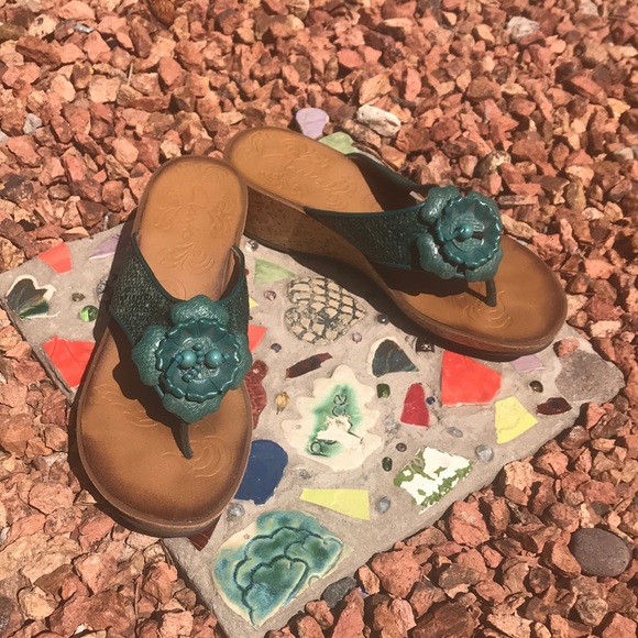 clarks wedge flip flops